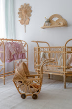 Load image into Gallery viewer, Natura Daisy Rattan Wall Décor