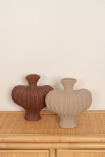 Load image into Gallery viewer, Natura Muse Vase
