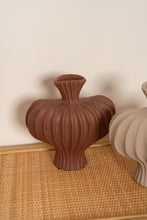 Load image into Gallery viewer, Natura Muse Vase
