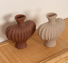 Load image into Gallery viewer, Natura Muse Vase
