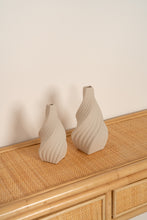 Load image into Gallery viewer, Natura Novi Vase
