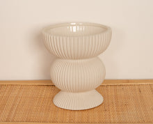 Load image into Gallery viewer, Natura Wren Vase
