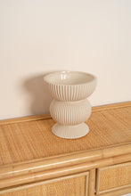 Load image into Gallery viewer, Natura Wren Vase
