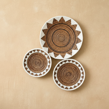 Load image into Gallery viewer, Natura Alisa Wall Plate Decor
